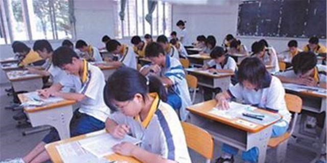 考试|考场座位是否真有好坏之分？老师：座位好坏决定你高考几分？
