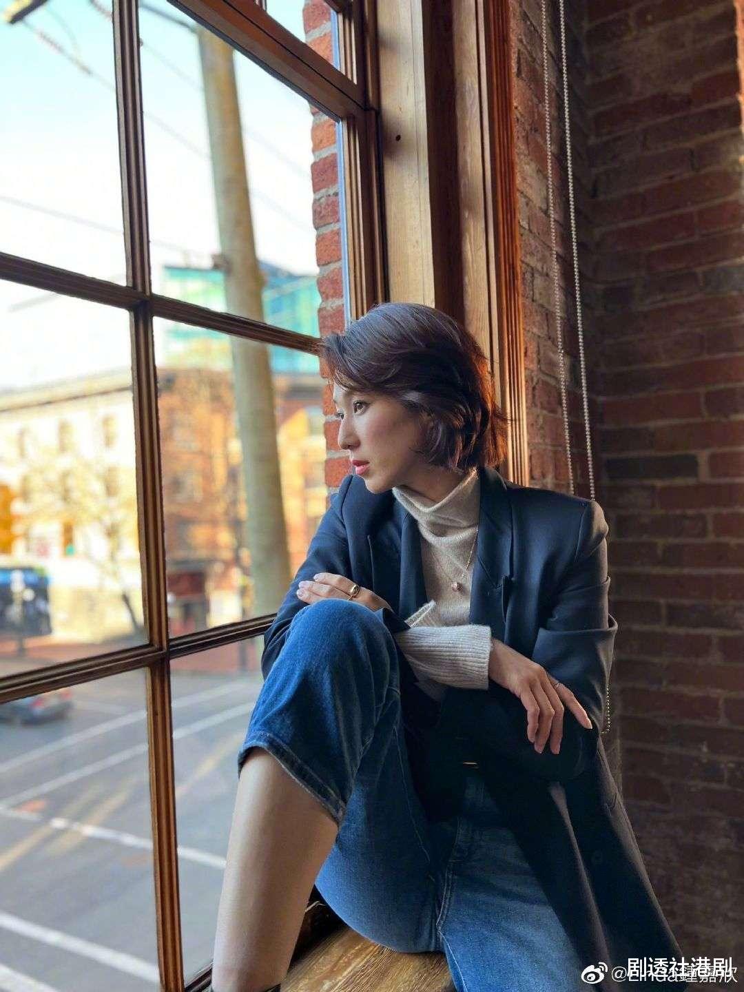 秋瓷炫|钟嘉欣个人网上频道晒颁奖礼前夕短片,自曝已准备好视后获奖感言