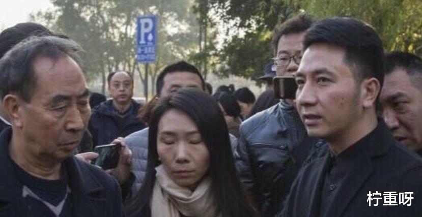 柠重呀 林生斌被晒出现身墓地视频，一夜白头显憔悴，众网友直呼心疼