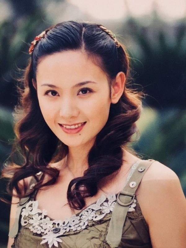 二胎|她是富家千金，为爱情失去自我，为生二胎打100针，今43岁妩媚多情