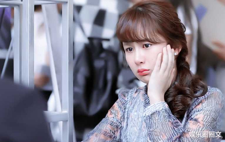 李艾|《欢乐颂》：同为沪漂女孩，平平无奇的小蚯蚓比樊胜美强在哪？