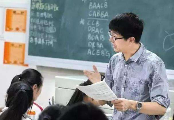 教师|一张“职业等级图”火了，揭露老师的真实地位，原来不是想的那样