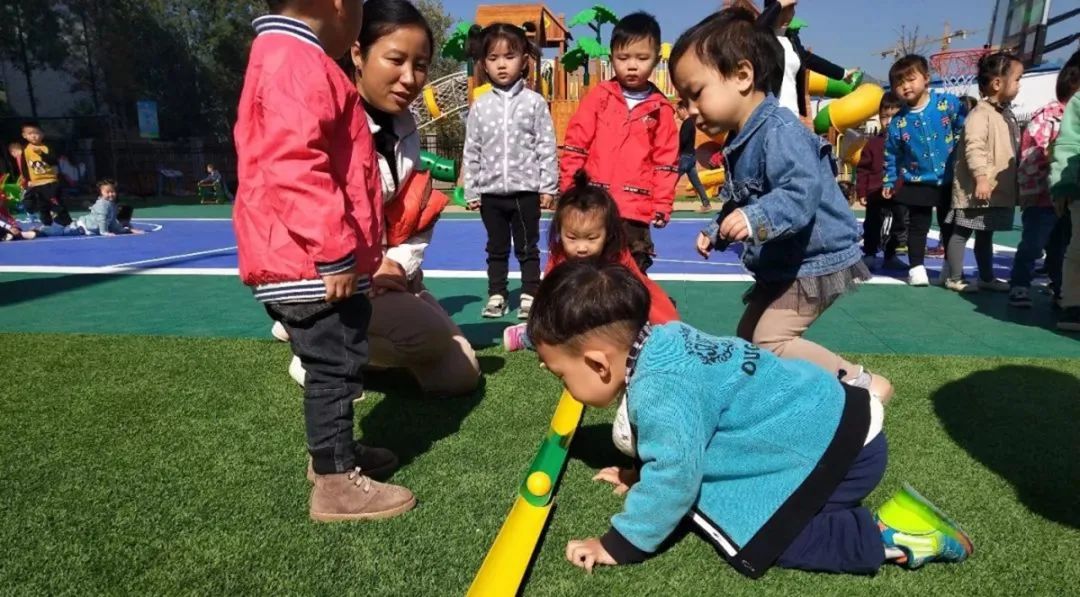 C妈学堂|想让孩子在幼儿园受重视最好别送礼,懂得这些潜规则,孩子更吃香