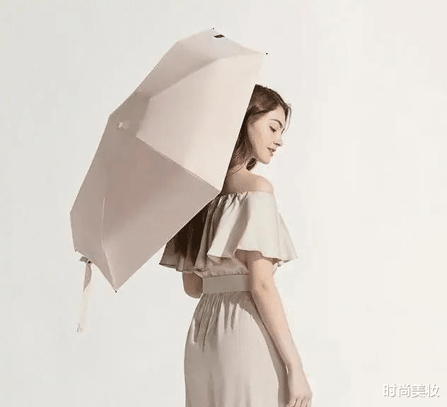时尚美妆|薇娅\"懒人伞\"一夜走红,39度出门不怕晒,网友:出门又轻又方便!