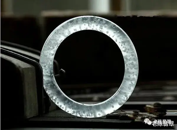 |翡翠带棉属“尤物”还是“瑕疵”