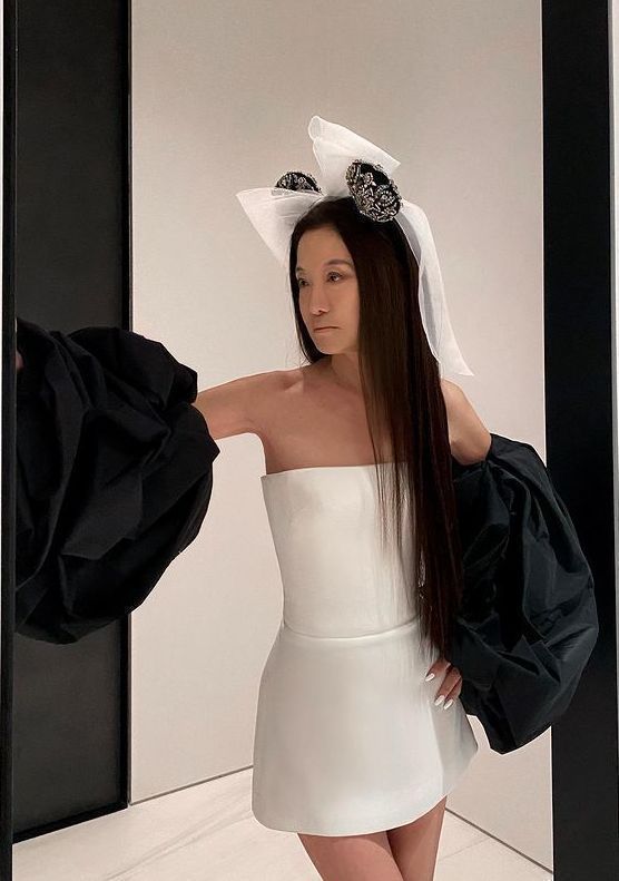 美颜|72岁王薇薇不服老？首次挑战米老鼠造型，十级美颜盖不住老态