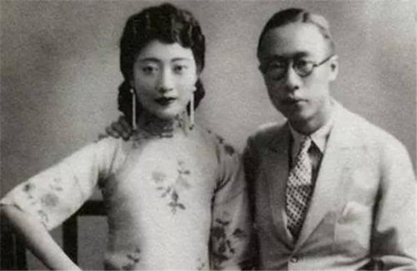 溥仪|溥仪晚年游览故宫，对着花瓶说出2字，一旁的专家被吓得不敢说话