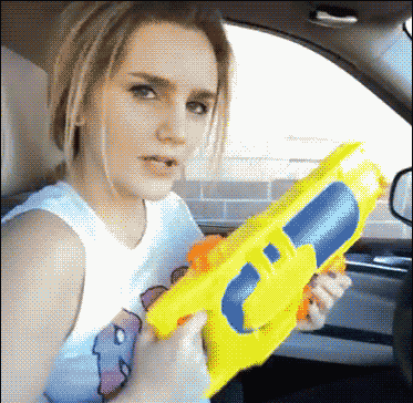 歪骆驼|“小姐姐衣服肯定用的新疆棉，质量太好了，挂树上也不会破”