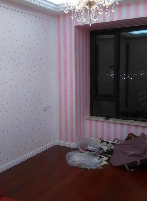 参观嫂子省城的新家,满屋乱糟糟,电视柜太渗人,看完我哭笑不得