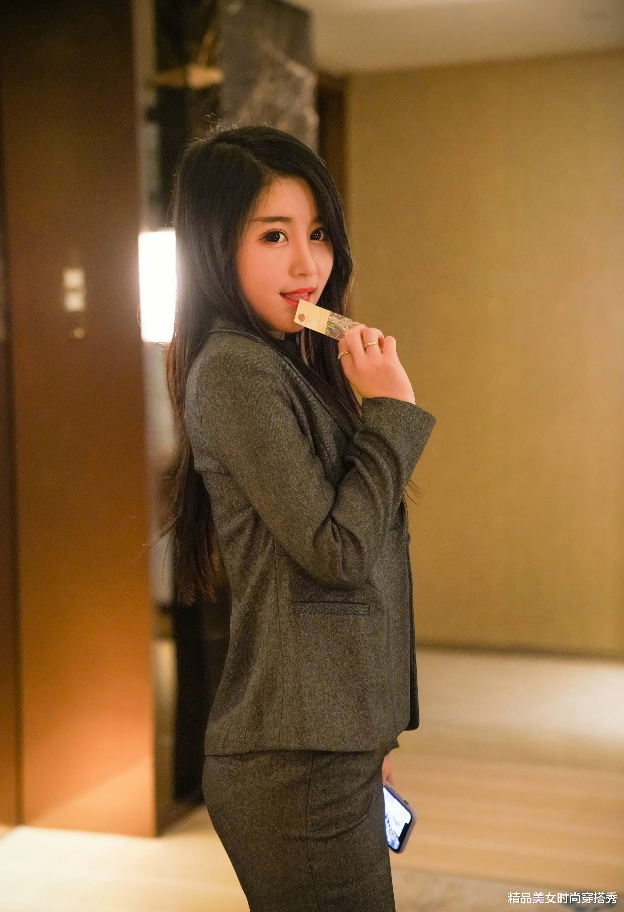 穿衣搭配|极简的西装套装穿搭却一样不失优雅感，让你瞬间女人味十足