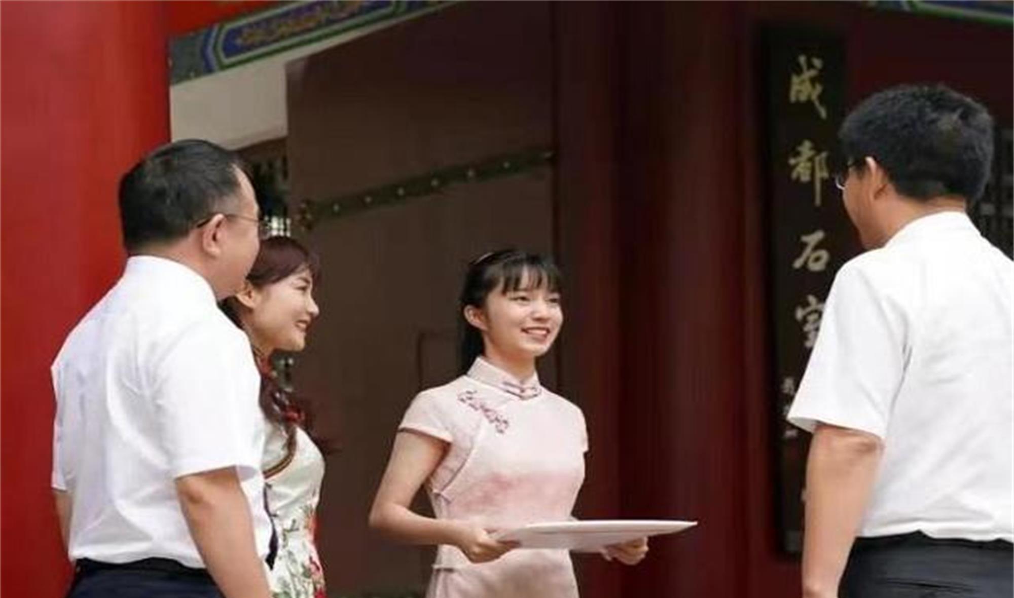 欧问凝|北大首份通知书“已签收”，女主才华与颜值辉映，学院或迎新校花