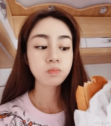 毕畅|王小蒙回应离婚！嫁假富豪独自养子，到头来一无所有