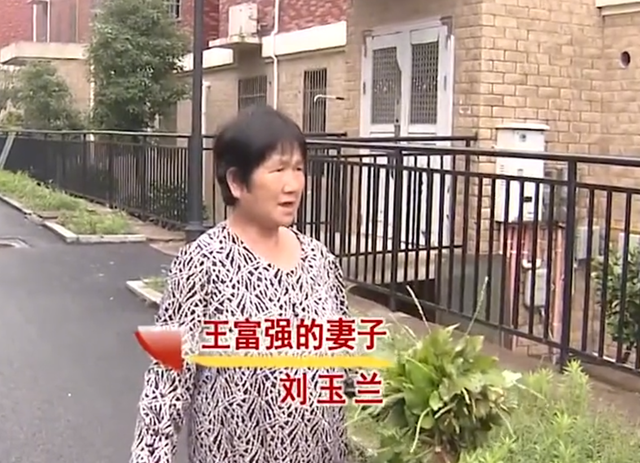 分居|儿子撮合单身父亲和丈母娘结婚，两人同居10年，如今父亲想甩掉她