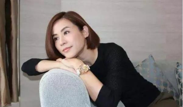 TVB|TVB不打针、不整容的中年女性，钟嘉欣越来越美，胡杏儿有风韵