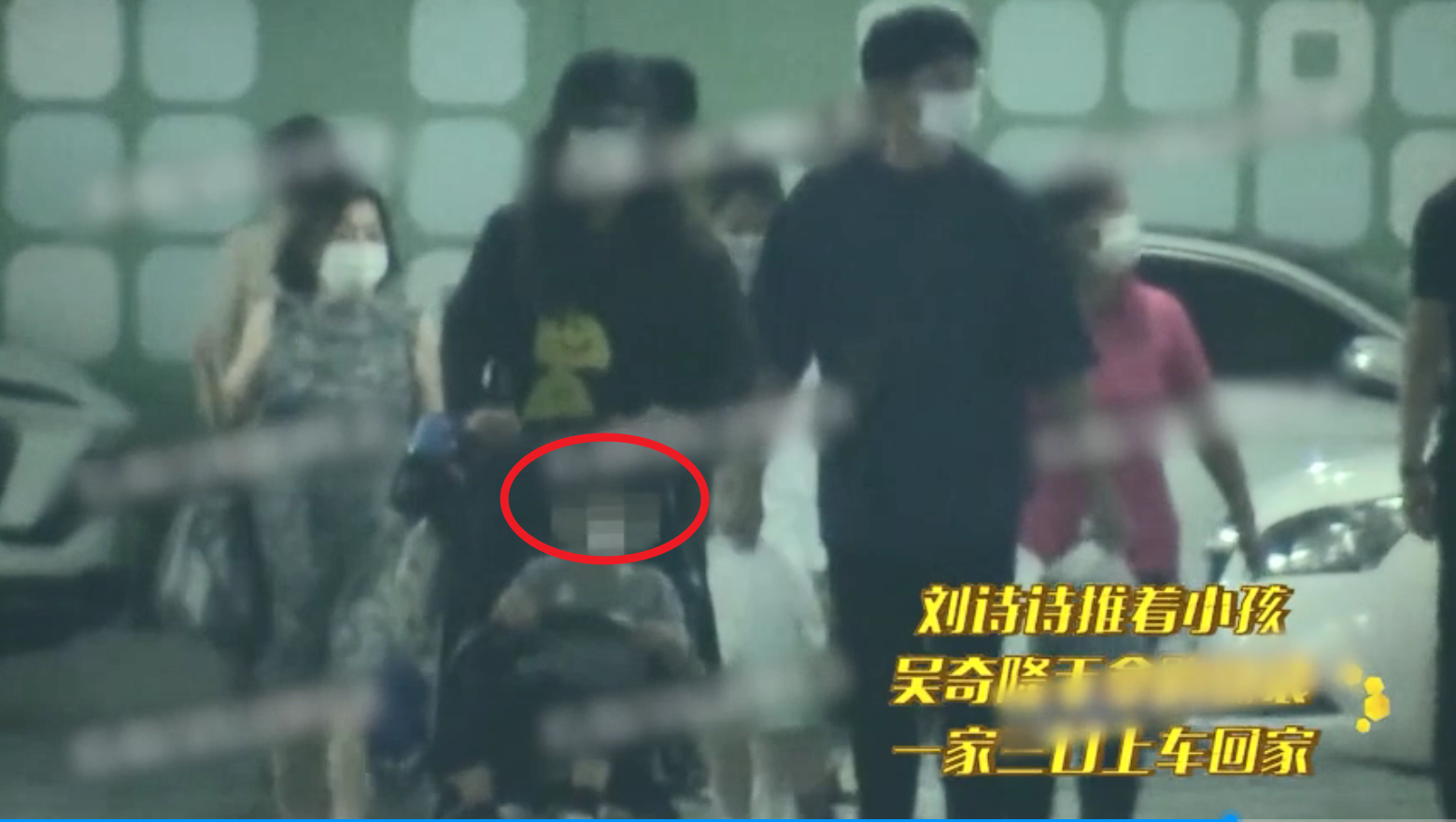 吴奇隆|吴奇隆刘诗诗逛街，女方装束被疑怀孕，2岁儿子首曝光超像吴奇隆