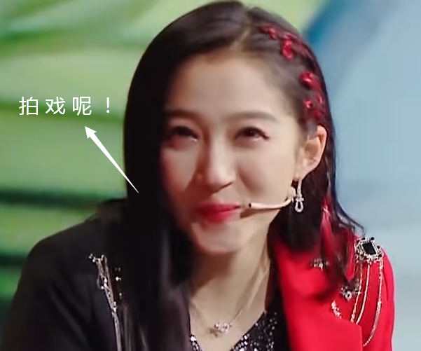 关晓彤|华晨宇忘关麦问：鹿晗呢？关晓彤娇笑着回3字，观众听到后全场起哄