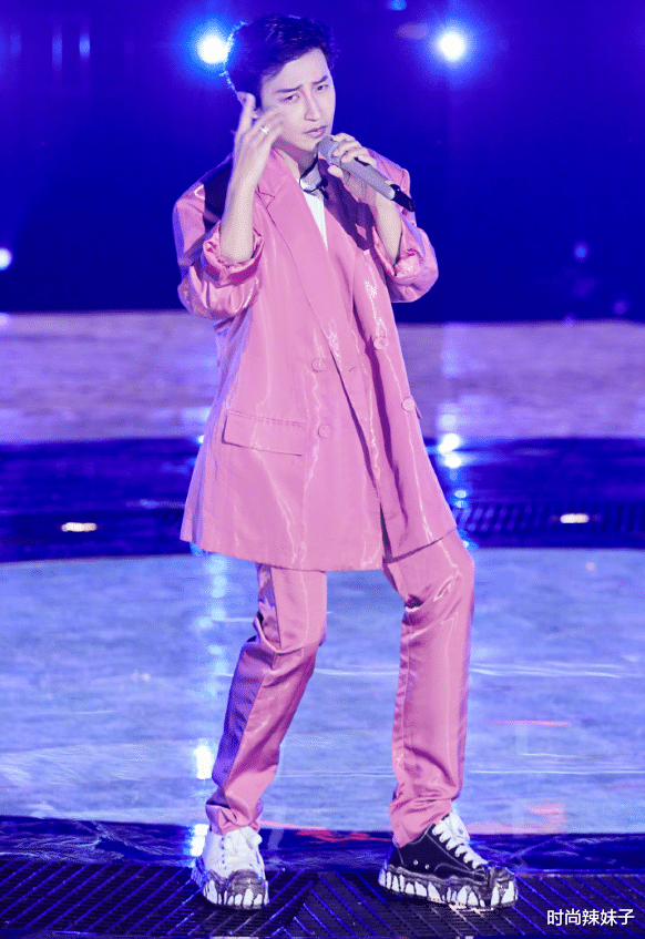 陈志朋|陈志朋暴瘦20斤后太帅了！带货“鸳鸯鞋”成潮流，电棍腿超吸睛