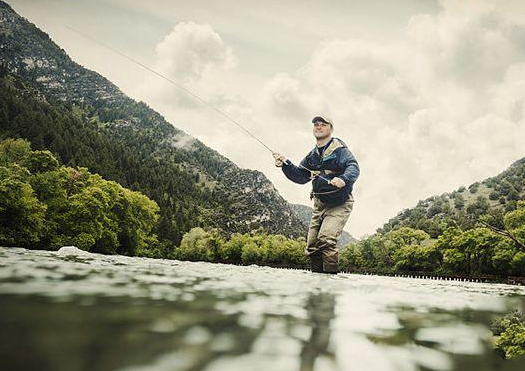 |黑鱼难钓? 搞懂习性、选对钓点，教你技巧，钓它不难——盛世三渔