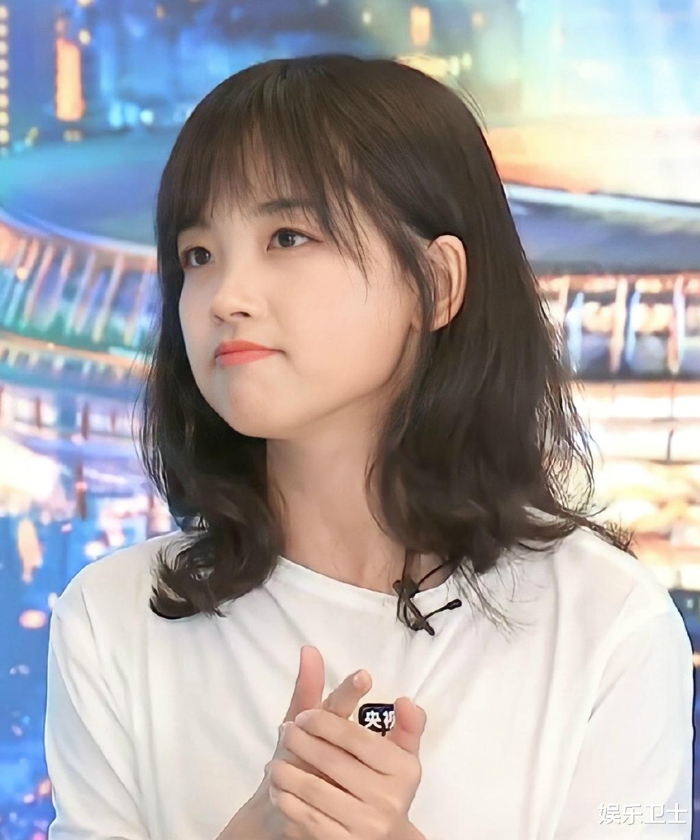 王冰冰|央视王冰冰七夕晚会吊威亚，天外飞仙式出场好美好可爱，怼脸拍清纯养眼