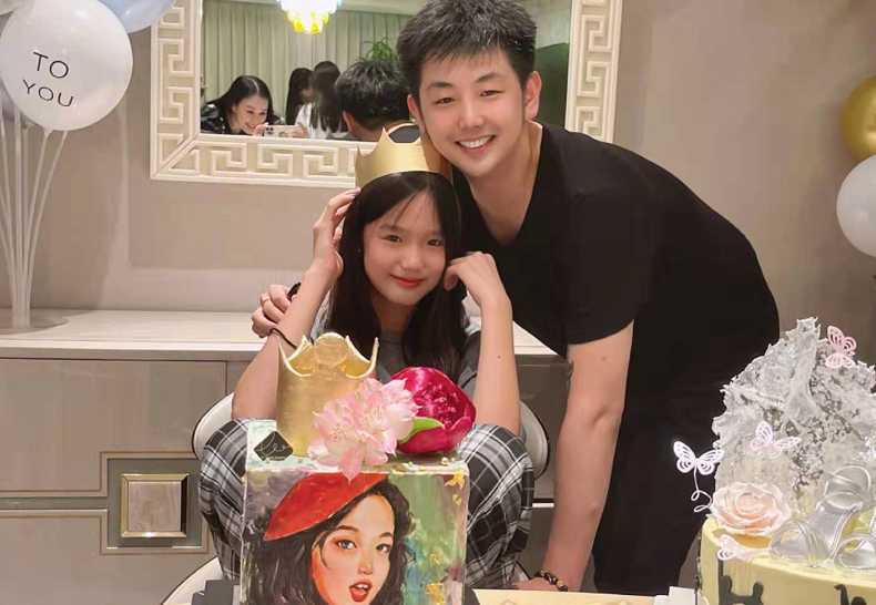 钟丽缇|钟丽缇次女太时尚！13岁就做美甲美貌逆袭，拍大片比小S女儿还酷