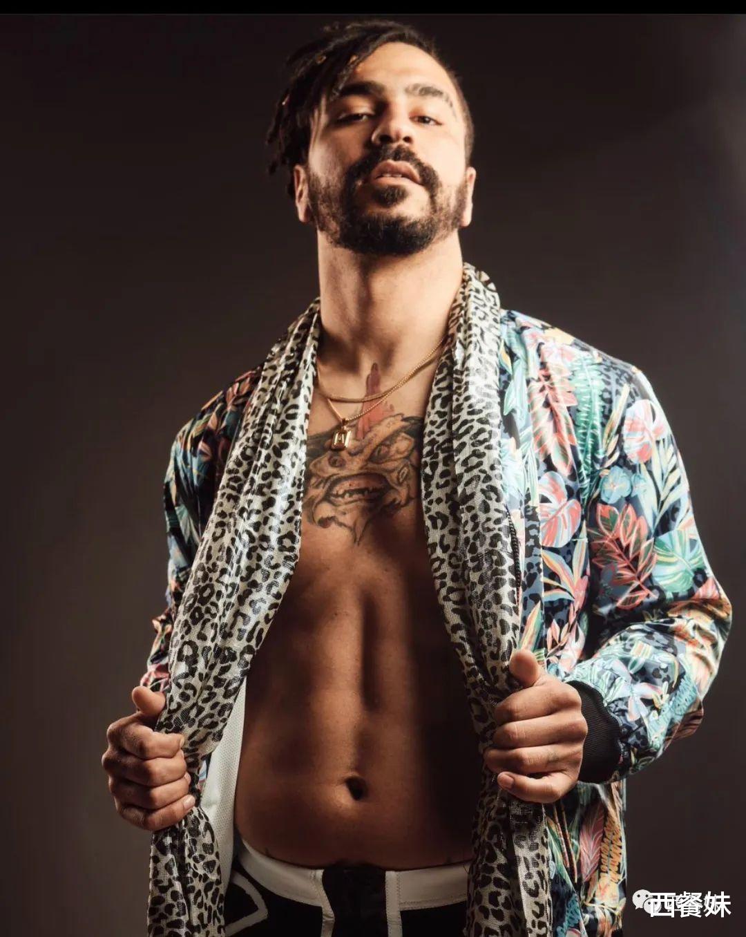 |帅气职业摔跤手出柜泛性恋! 自曝喜欢收集..