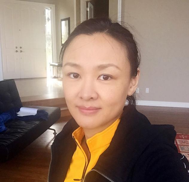 李小萌|前央视主持人李小萌，老公是谁已成谜，她女儿九岁啦，长相不及妈