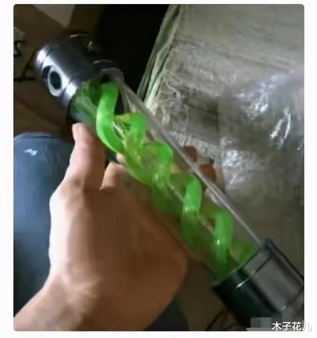 “在儿子房间发现了这个,他说是手电筒!”我怎么觉得不对劲呢?