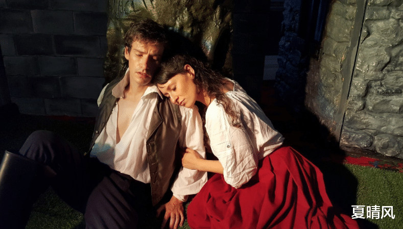 凯瑟琳|《呼啸山庄》：一个男人用命爱你，会为你做到3个放弃