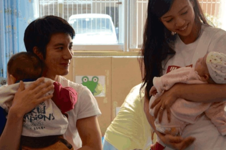 李靓蕾|李靓蕾原名和身世曝光，被扒哥大学历造假，好文采和实力骗不了人