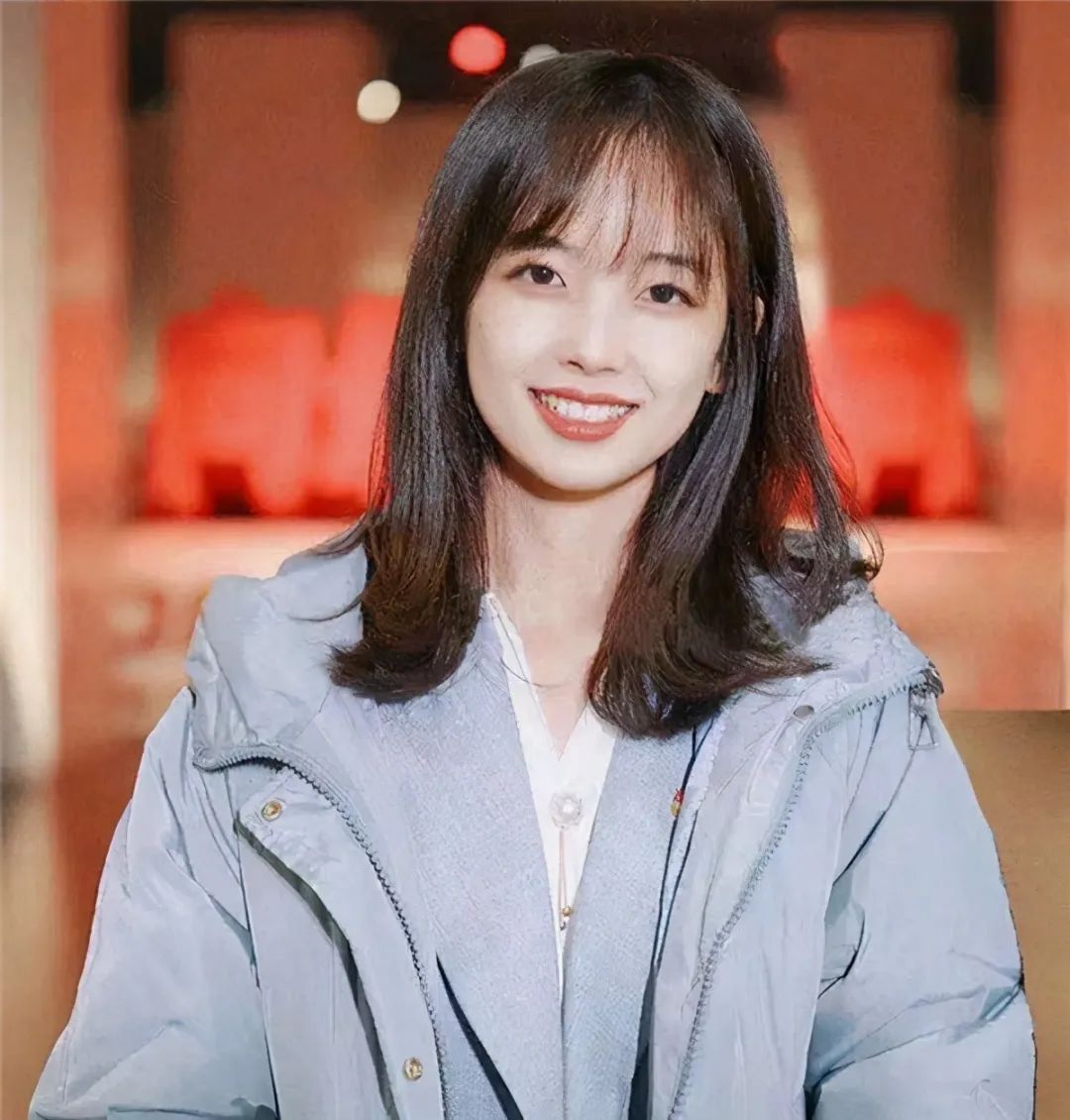 王冰冰|“收视密码”王冰冰，有颜值有实力，而且穿搭风格也是清秀温婉