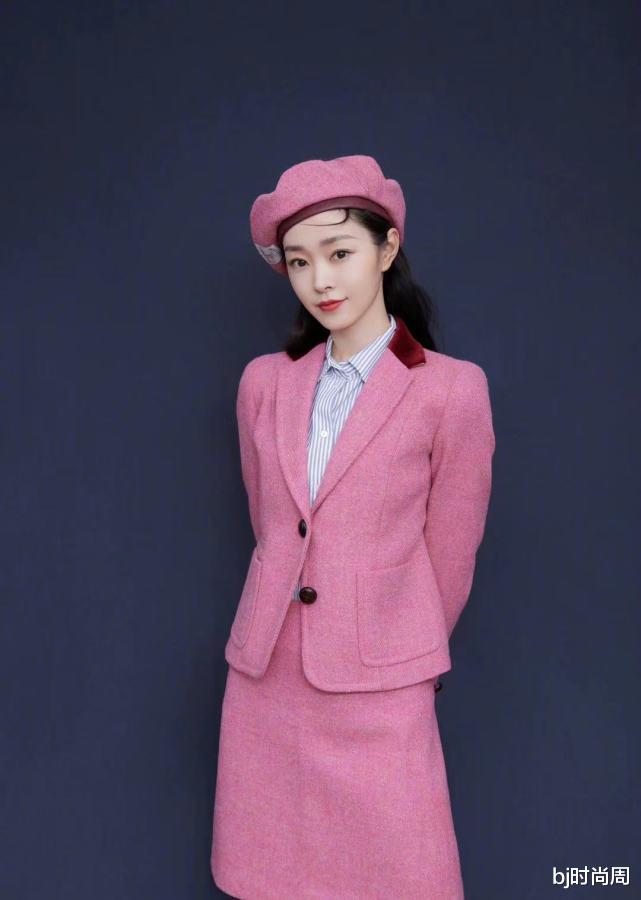 bj时尚周 宋轶?穿这?一身粉色look，也太可爱了吧，有点少女风很萌