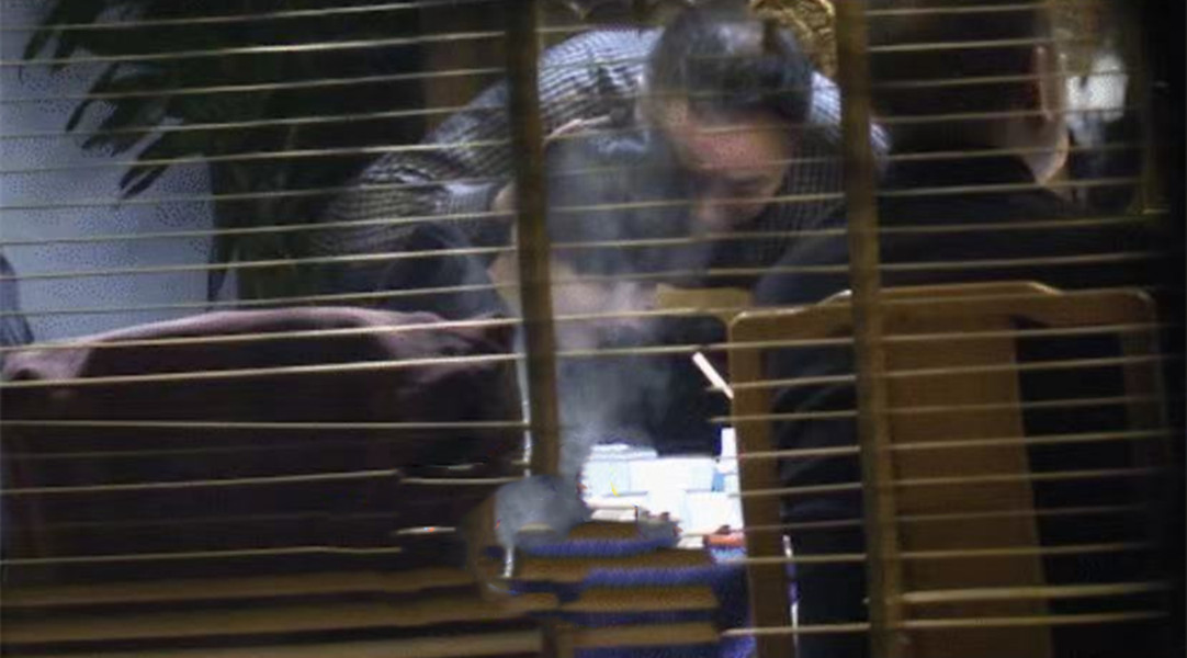 朴树|朴树妻子和异性聚餐，头贴头环抱距离太亲密，和丈夫丁克婚姻16年