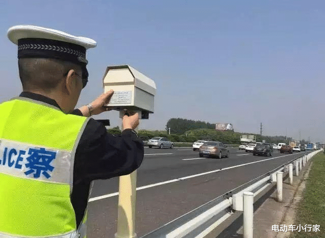 电动车小行家 高速公路有2大利好，汽车跑高速更方便安全，车主：听得最好消息