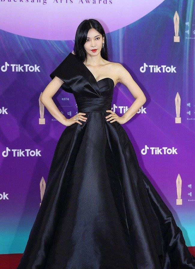 润娥|红毯从不出错的韩剧女星！秀智&润娥最会穿，全智贤&孙艺珍好仙