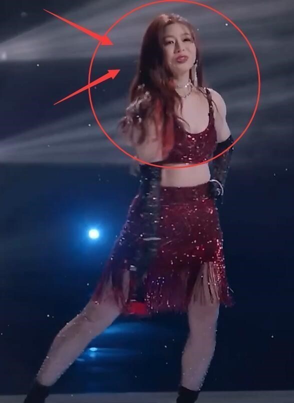 陈妍希|陈妍希穿露腰装跳舞，镜头不小心抓拍，100斤的腰围真实的？
