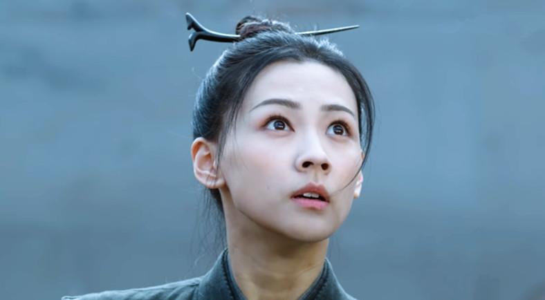 李庚希|长相普通不是你的错，但演女主只会“站桩”，就别怪女配抢风头了