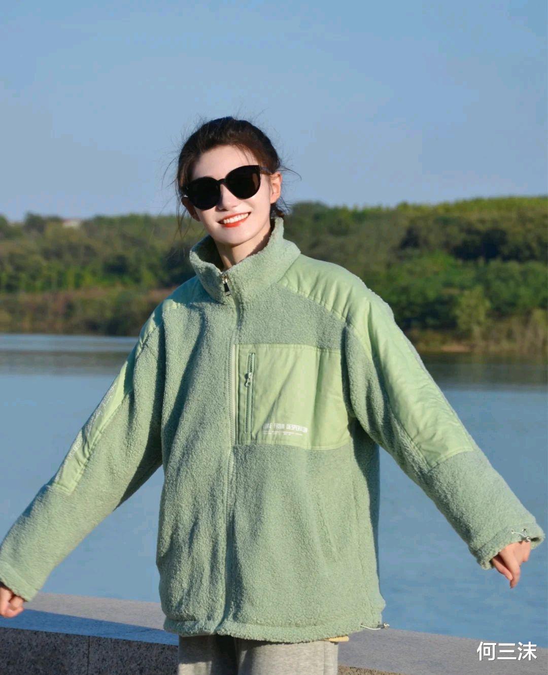 何三沫 不要只会穿上一身黑过冬,可以尝试别的颜色,增添活力与温暖