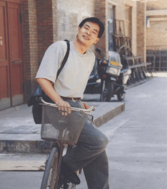 濮存昕|孝顺的濮存昕：悉心照顾病母和弟弟的遗孀，成父亲最大的骄傲