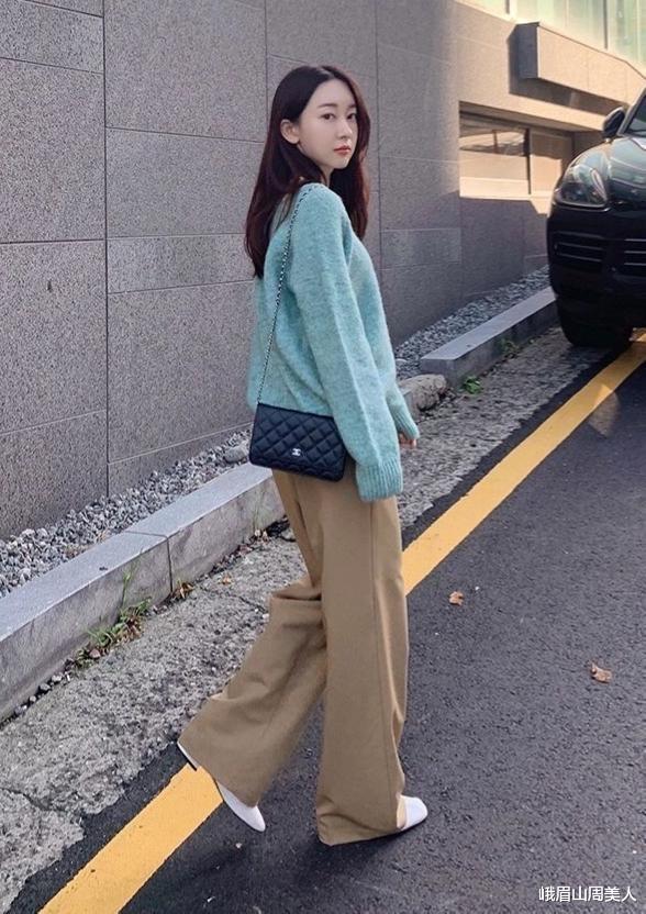 峨眉山周美人 建议皮肤偏黄、暗沉的女人,少穿这3种颜色,显黑不说还特没气质