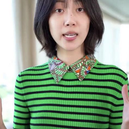 迪丽热巴|她曾红过热巴，选择离开杨幂结果被赵薇嘲笑，现靠卖洗发水为生