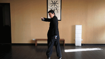 经络|伸筋一寸，寿涨十年！每晚花上十分钟，三招通经拔病根！(中医专家示范）