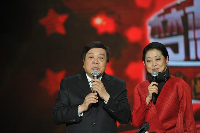 赵忠祥|赵忠祥离世前一天，曾找倪萍秘密谈话？难怪5亿遗产一分没给儿子