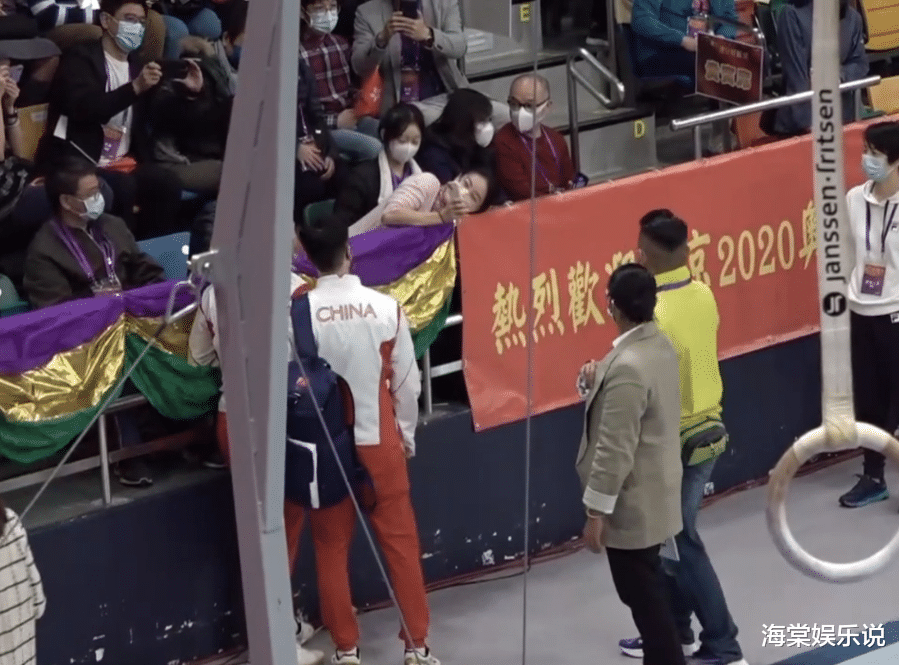 |郭晶晶晒照备战考试！豪门阔太求助熬夜保养法，网友直呼：好努力