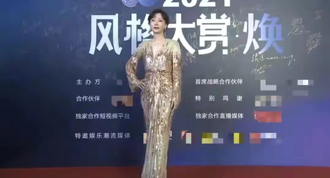 蔡明|最新红毯大赏！蒋勤勤扮嫩失败不如陈数高级，姚安娜剪短发太老气