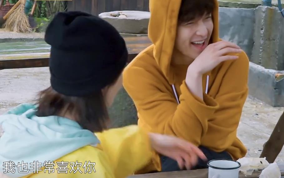 余生请多指教|《向往的生活》：杨紫为张艺兴算女人缘，结果太尴尬，彭昱畅笑跑