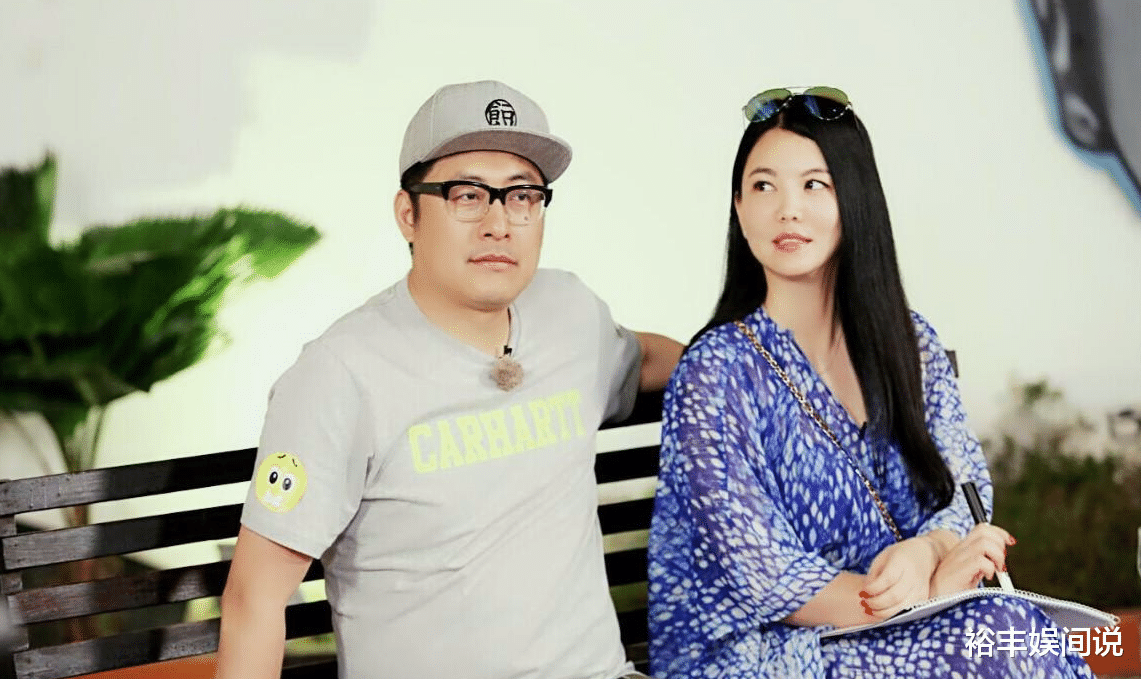 李湘|李湘被曝携神秘男子同住酒店，贴心帮其整理衣服，疑似早前的男子