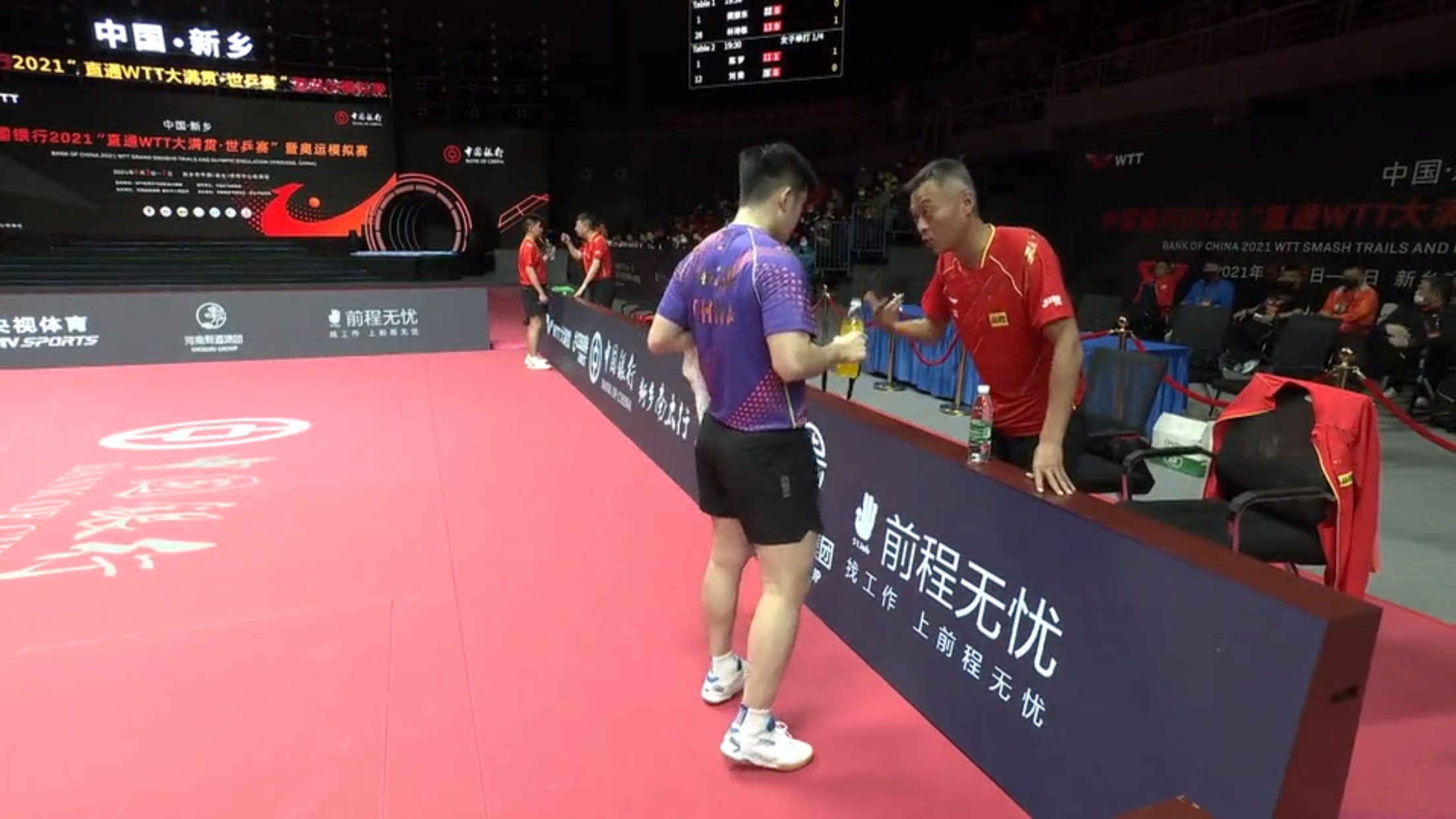 樊振東|被對手當偶像！樊振東笑言有點緊張，秦志戩當場外指導王皓觀戰