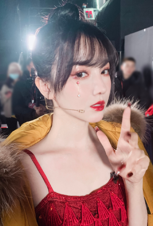 陈小纭|口嗨一时爽！陈小纭代言被火速下架，商业价值被一句话全毁了