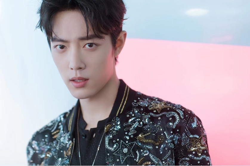 肖战|肖战代言六神品牌，生日点击量超2千万，变装视频被模仿