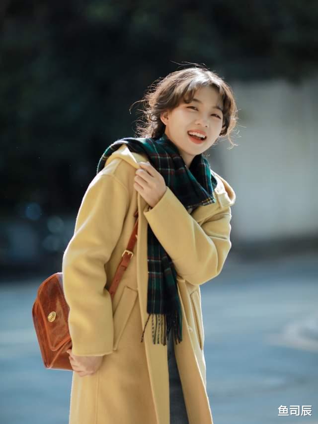 鱼司辰 降温后,如何穿才保暖又时髦?看完这几个技巧,照着穿也很有气质